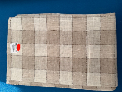 Kaksi pellava pöytäliinaa 150x140