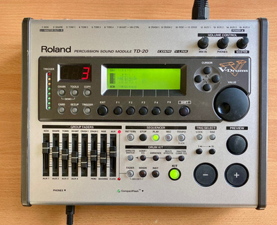 Rumpukone Roland TD-20 V-Drums - näyttövikainen