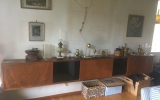 Seinäkonsoli/kaappi teetetty 60-luvulla