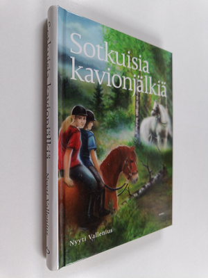 Nyyti Vallenius : Sotkuisia kavionjälkiä
