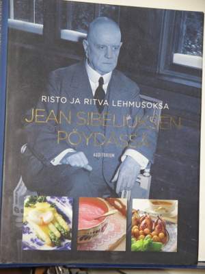 Risto ja Ritva Lehmusoksa : JEAN SIBELIUKSEN PÖYDÄSSÄ