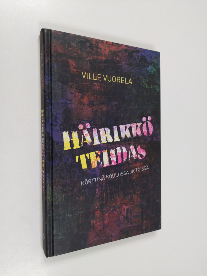 Ville Vuorela : Häirikkötehdas : nörttinä koulussa ja töissä