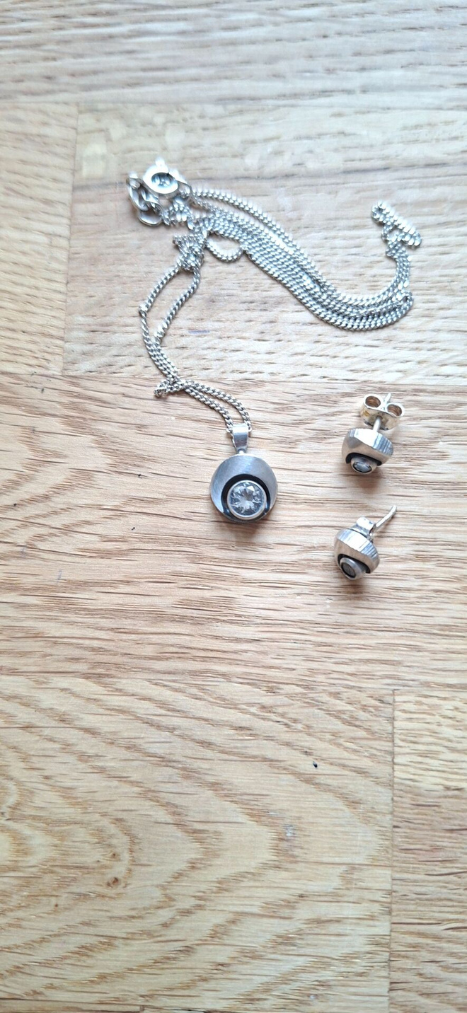 Hopeinen korusetti design Karl Laine
