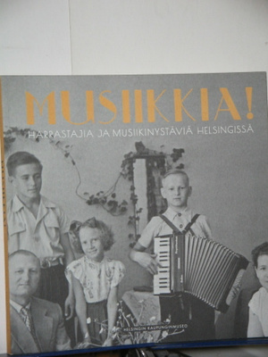 Jäppinen - Vallisaari : MUSIIKKIA!  Harrastajia ja musiikin-