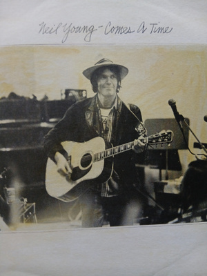 Neil Young : Comes A Time.
