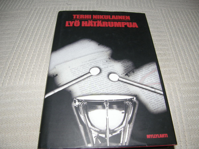 Terhi Nikulainen Lyö hätärumpua  -sid