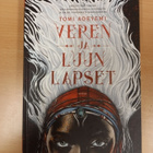 Tomi Adeyemi: Veren ja luun lapset, 1.p - pikkukuva 1