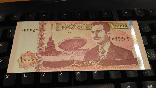 Iraq Irak 10000 Dinars Saddam Hussein 2002 P89 UNC