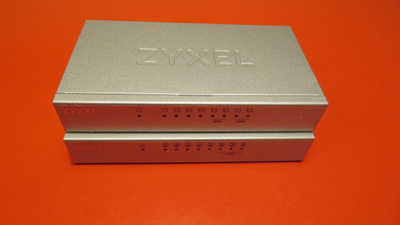 Erä ZyXEL 8-porttisia kytkimiä