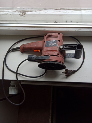 Biltema epäkesko hiomakone 200W, Ø 125mm tarra.