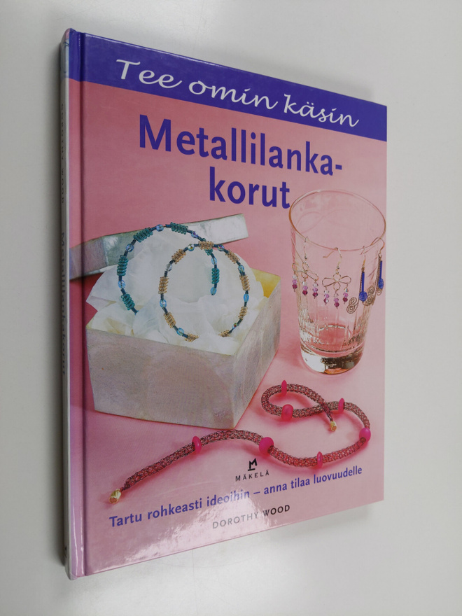 Dorothy Wood : Metallilankakorut