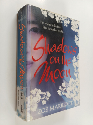 Zoe Marriott : Shadows on the moon