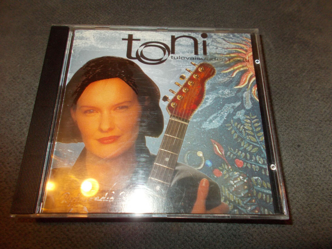 CD TONI LÄHTEENMÄKI ** TULEVAISUUDEN PORTTI **