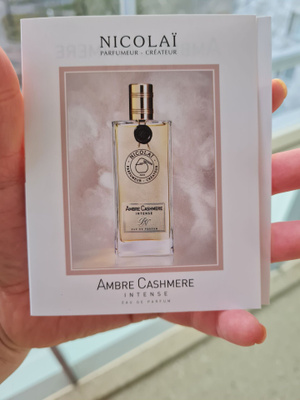 Hajuvesinäyte Nicolai Parfumeur Createur Ambre Cashmere