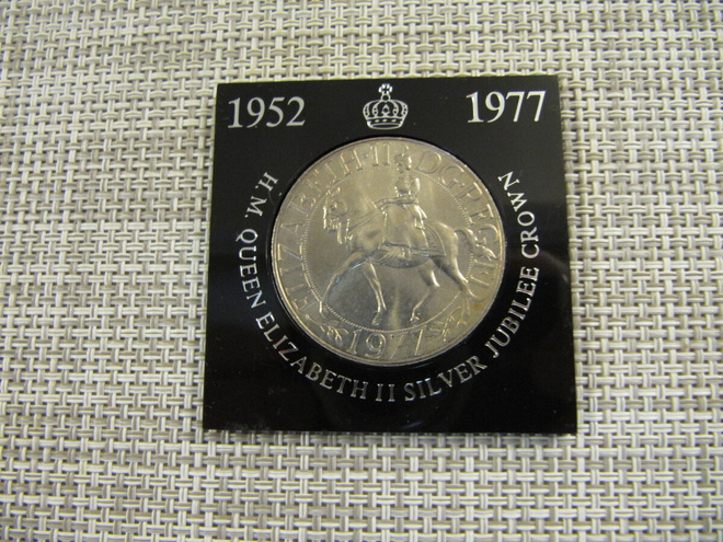 H.M. Elizabeth II Silver Jubilee Crown 1952-1977 raha.