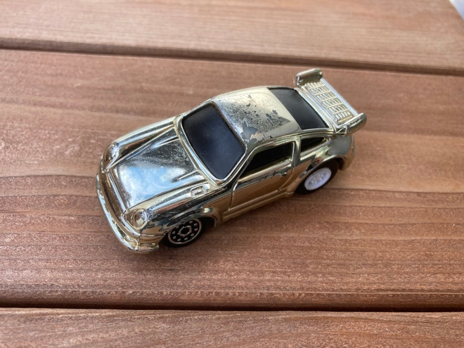 Porsche 911 n. 1/64 kokoa. Erikoinen.