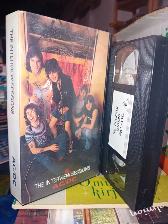 VHS AC / DC : INTERVIEW SESSIONS ( SIS POSTIKULU )