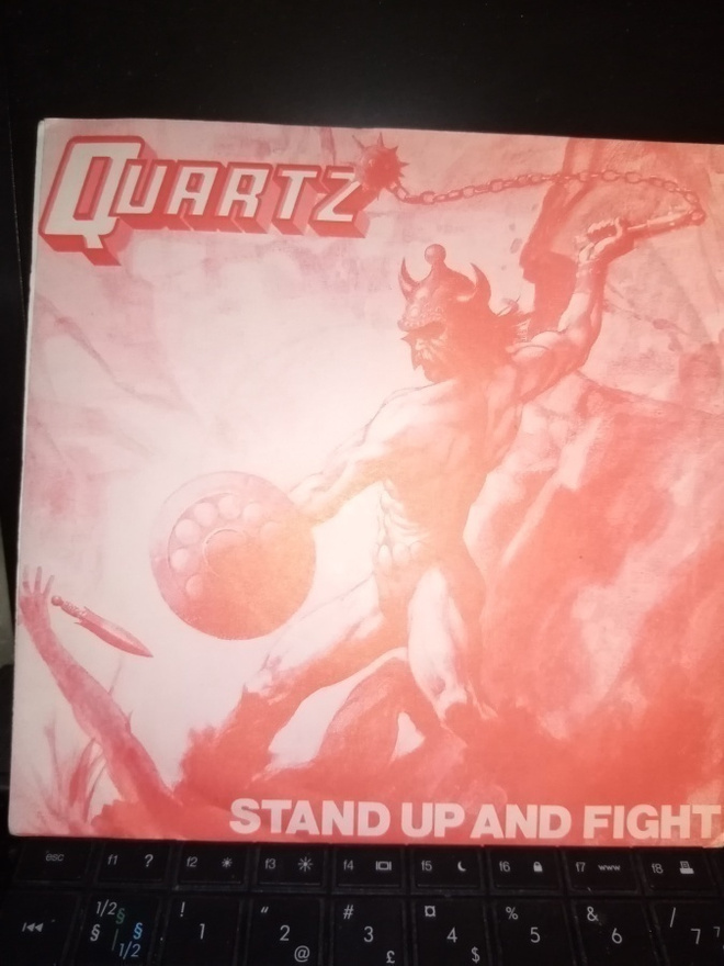 7" QUARTZ : Stand UP and fight ( SIS POSTIKULU)