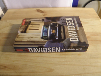 Leif Davidsen Kuubalaista verta (nidottu)