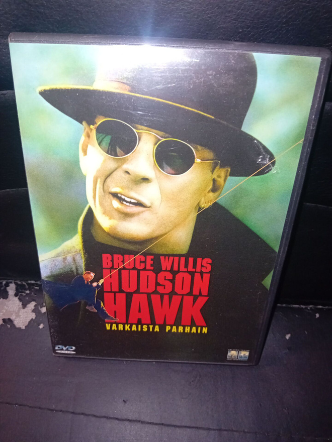 DVD Hudson Hawk  varkaista parhain  ( SIS POSTIKULU)