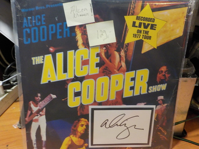 ALICE COOPER SHOW LP + NIMIKIRJOITUS