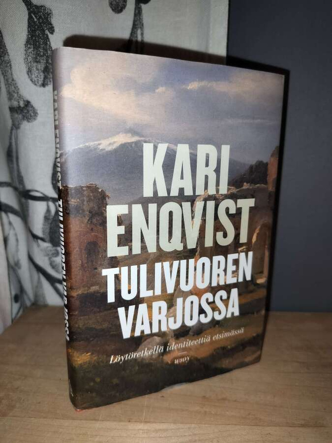 Kari Enqvist - Tulivuoren varjossa - 1.p.1998