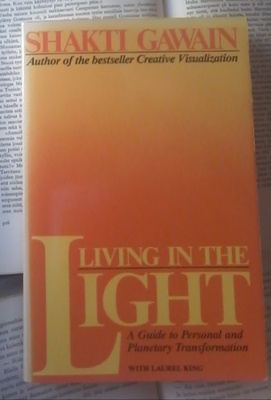 Shakti Gawain - Living in the Light (softcover)