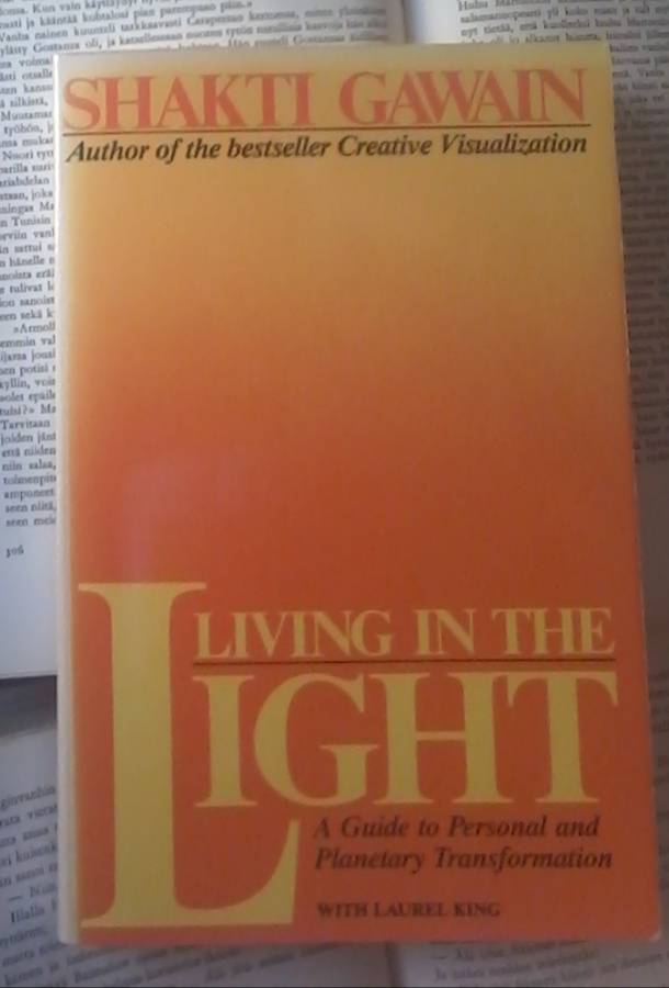 Shakti Gawain - Living in the Light (softcover)