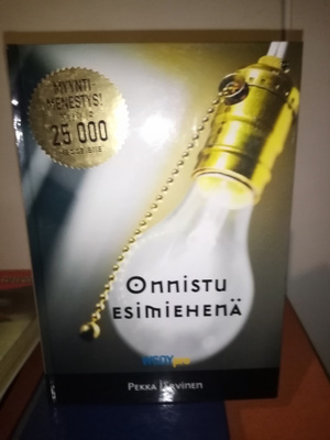 JÄRVINEN : ONNISTU ESIMIEHENÄ ( SIS POSTIKULU )