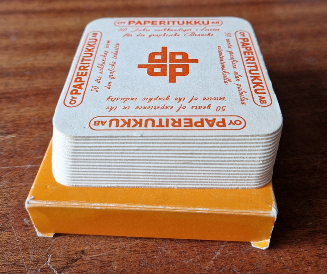 Paperitukku Oy 50v. Vintage lasinalustat mainostuote