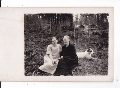 VANHA Valokuva Naiset+ Koira 1920-luku Postikorttikoko