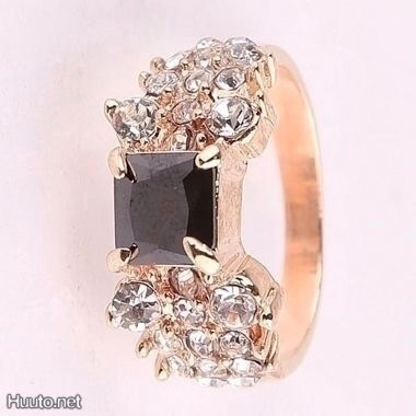 38 .. 14k Kulta Safiiri & Swarovki Crystal .. Sormus