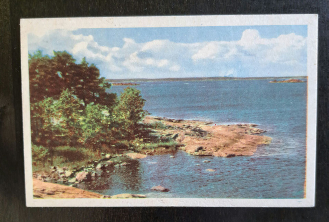 kuvakortti: kuvattu meren tai järven rannalta, kulkenut 1956