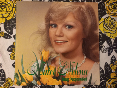 LP Katri Helena laulaa Kuoppamäkeä