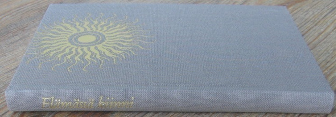 Salme Saure (t.): Elämässä kiinni, Otava 1994. 128 s.