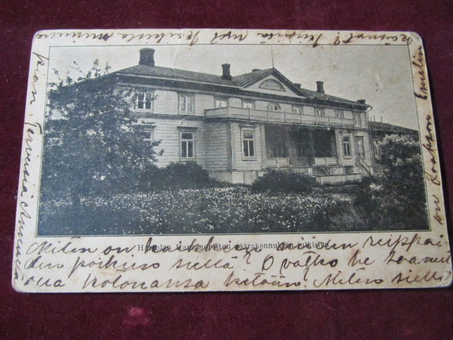 Hartolan kansanopiston päärakennuksen julkisivu. Postikortti
