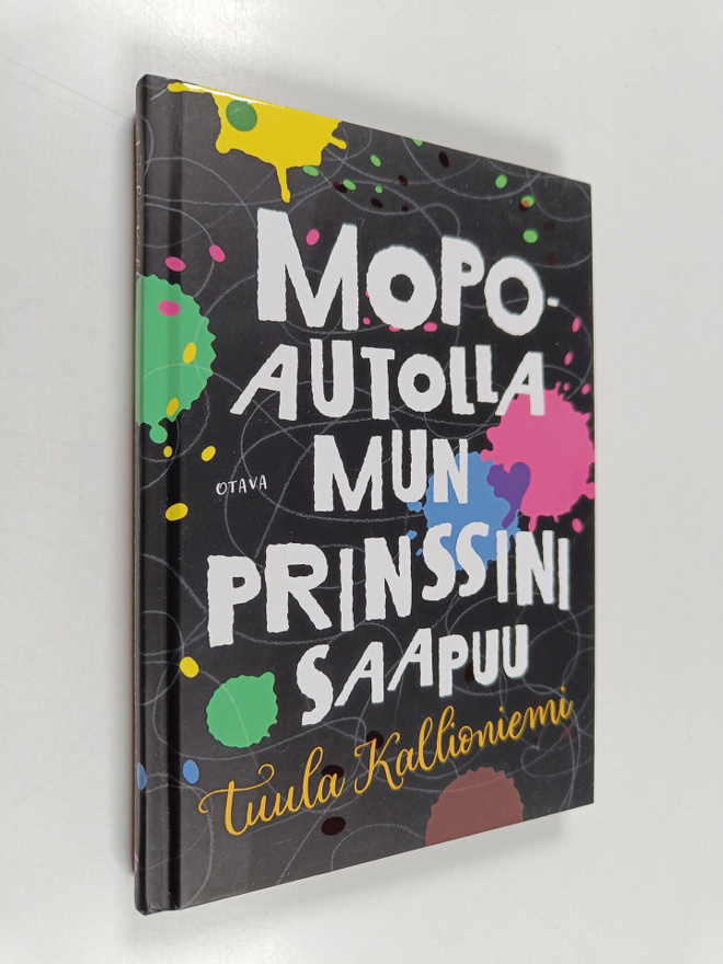 Tuula Kallioniemi : Mopoautolla mun prinssini saapuu