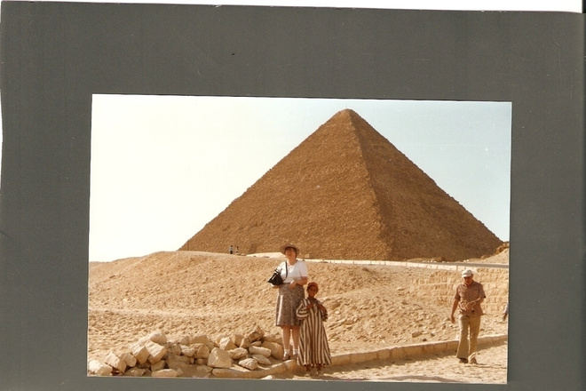 Egypti: KHEOPSIN PYRAMIDI.  Turistin valokuva v.1981