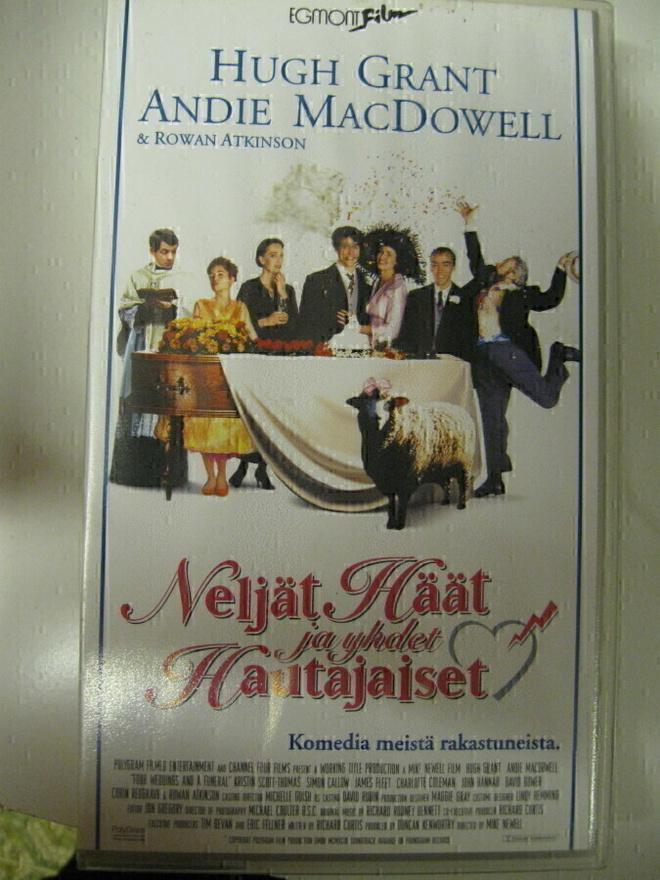 VHS elokuva: Neljät häät ja yhdet hautajaiset