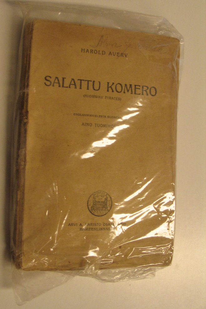 Harold Avery : Salattu komero