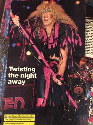 Dee Snider / Twisted Sister nimikirjoitus lehtikuvassa