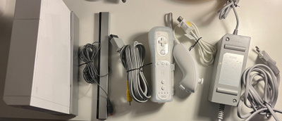 Nintendo Wii konsoli + Wii Fit Plus peli ja "stepperi"