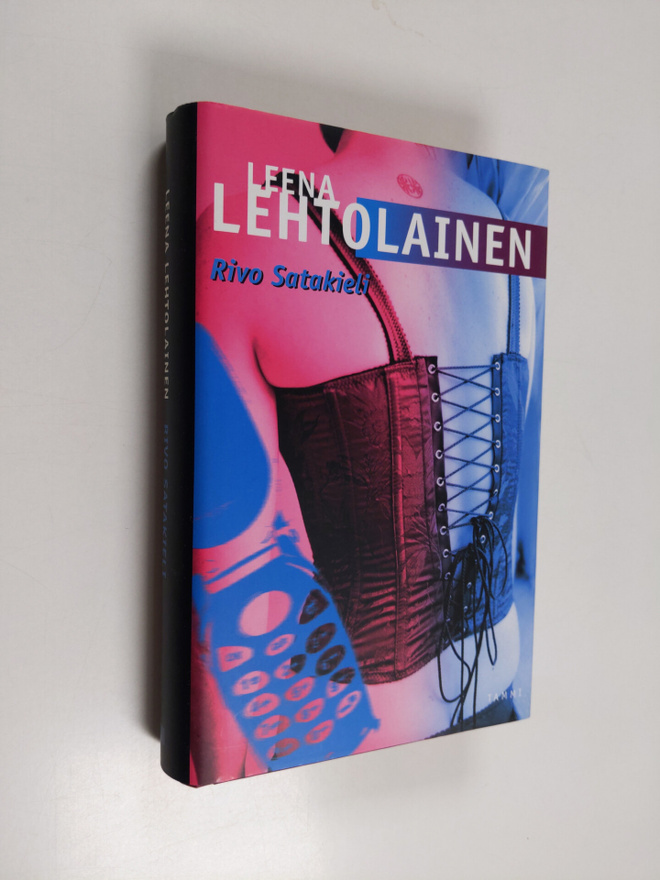 Leena Lehtolainen : Rivo satakieli