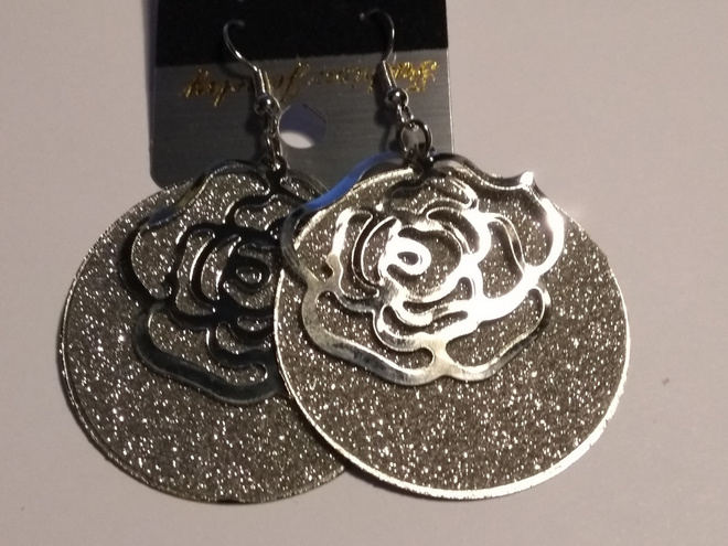 Näyttävät, uudet ruusu -korvakorut, bling, bling