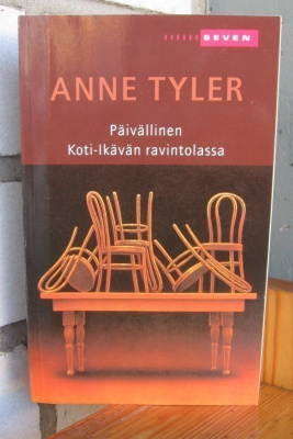 Anne Tyler: Päivällinen Koti-ikävän ravintolassa, 335 s.