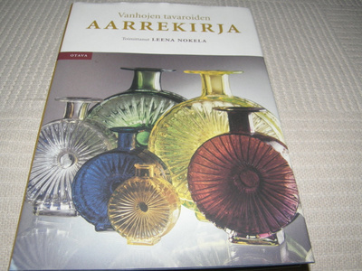 Leena Nokela (toim.) Vanhojen tavaroiden aarrekirja -sid