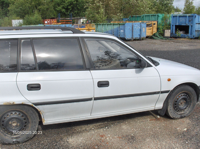 Opel Astra 1.6 -1995 kesäautoksi tee se itse 500e