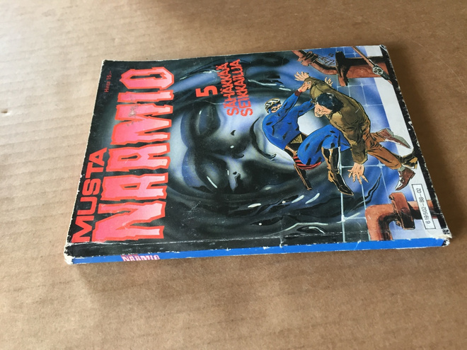 MUSTANAAMIO POKKARI 1988 HYVÄ