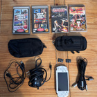 Sony PSP-2008 Slim & Lite + 4 peliä ja tarvikkeet - pikkukuva 1