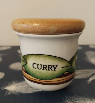 Vanha Arabia Curry maustepurkki puukannella